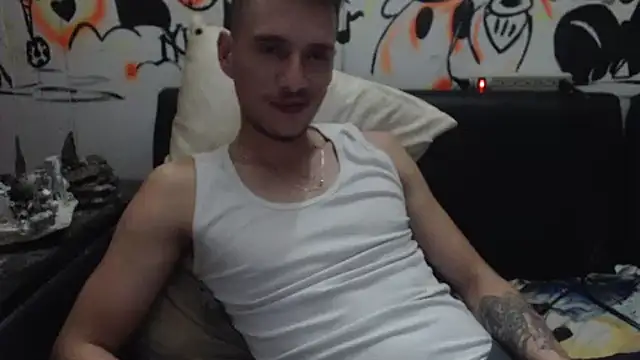 roystonee01 online show from 02/24/26, 11:36