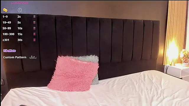 sweetsofia18 online show from 10/24/25, 10:55