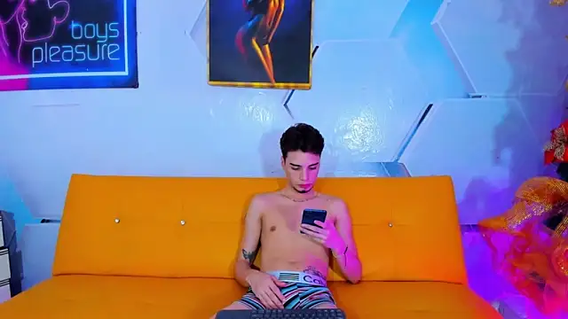 little alex01 online show from 12/08/24, 11:08