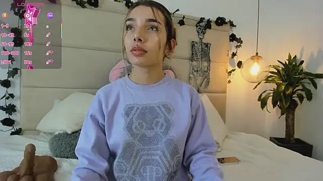 Mollymoon1 online show from 10/28/25, 07:38