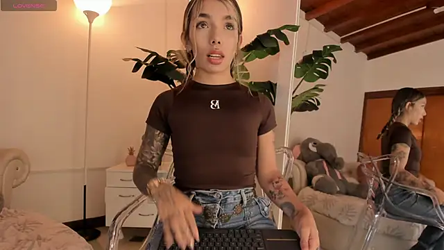 Mollymoon1 online show from 01/31/26, 08:18