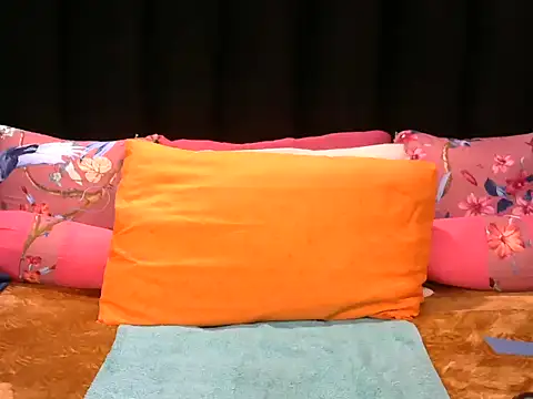 Pearl 00 online show from 05/28/26, 02:53