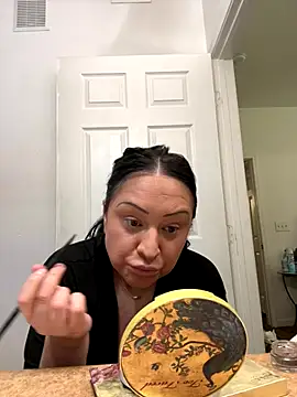 AlyssiaAmoreXO online show from 10/27/25, 08:13