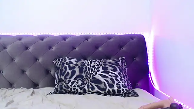 TiffanyPeretz online show from 09/17/25, 05:36