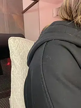 Alisha-Bond online show from 01/06/25, 12:59