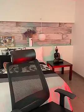 Alisha-Bond online show from 01/29/25, 11:35