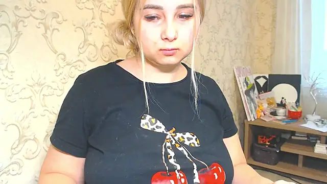Snapshot of DolphinDreams chatting on 04/25/26, 01:14 DolphinDreams online show from 04/25/26, 01:14