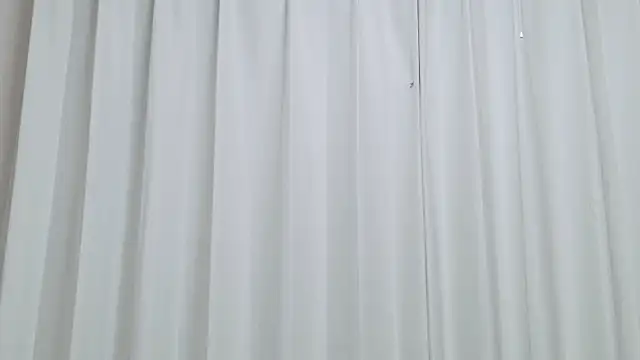 Snapshot of yuki_room chatting on 11/13/25, 01:21 yuki room online show from 11/13/25, 01:21