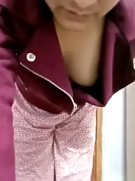 Snapshot of Indianhyna chatting on 12/20/24, 08:49 Indianhyna online show from 12/20/24, 08:49