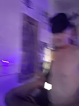 Snapshot of dreski86 chatting on 10/31/25, 04:13 dreski86 online show from 10/31/25, 04:13