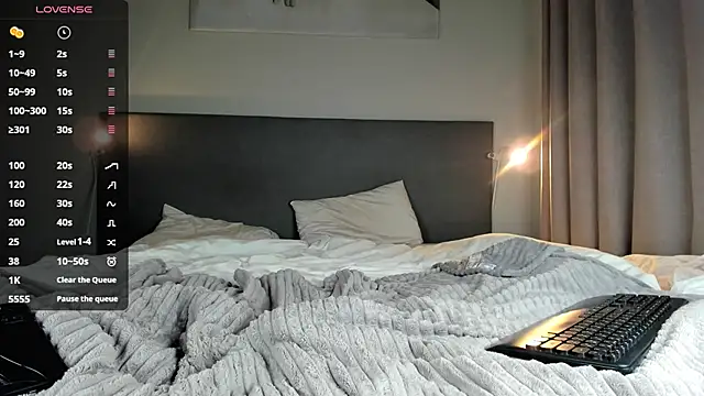 Snapshot of jesssicamooon chatting on 03/02/25, 10:27 jesssicamooon online show from 03/02/25, 10:27