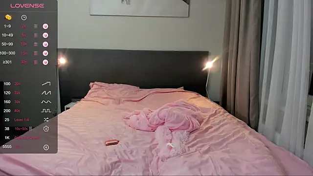 Snapshot of jesssicamooon chatting on 09/23/25, 06:55 jesssicamooon online show from 09/23/25, 06:55