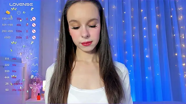 Snapshot of Minusvibe chatting on 12/13/24, 04:38 Minusvibe online show from 12/13/24, 04:38