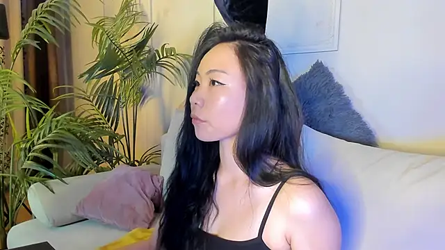 Snapshot of Inari_Okami_ chatting on 12/14/24, 04:09 Inari Okami  online show from 12/14/24, 04:09