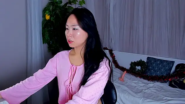 Snapshot of Inari_Okami_ chatting on 12/25/24, 07:13 Inari Okami  online show from 12/25/24, 07:13