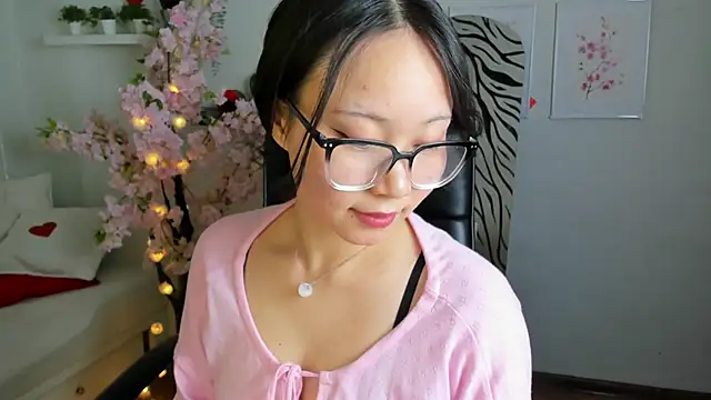 Snapshot of Inari_Okami_ chatting on 03/21/25, 06:16 Inari Okami  online show from 03/21/25, 06:16