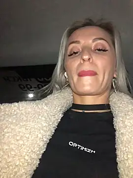 Diamond Bunny  online show from 12/25/24, 04:00