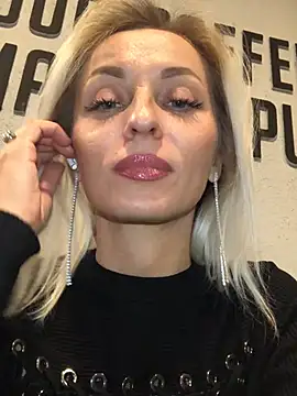 Diamond Bunny  online show from 02/25/25, 04:00