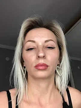 Diamond Bunny  online show from 03/18/25, 03:53