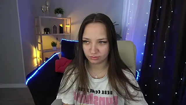 Snapshot of ElysLunar chatting on 01/03/25, 06:11 ElysLunar online show from 01/03/25, 06:11