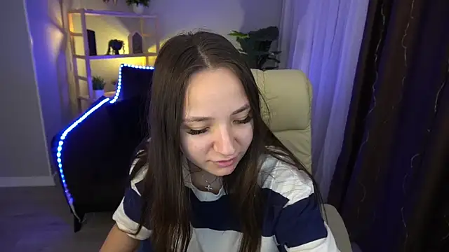 Snapshot of ElysLunar chatting on 01/15/25, 06:29 ElysLunar online show from 01/15/25, 06:29