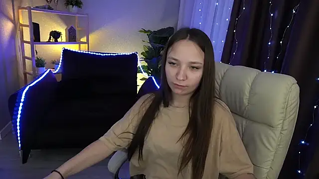 Snapshot of ElysLunar chatting on 01/27/25, 07:13 ElysLunar online show from 01/27/25, 07:13