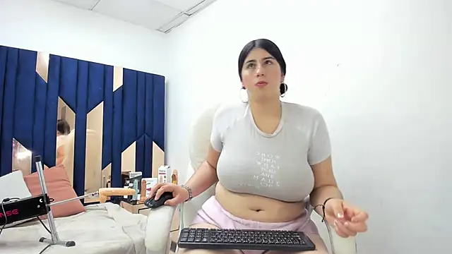 Criistaal  online show from 03/21/25, 07:33