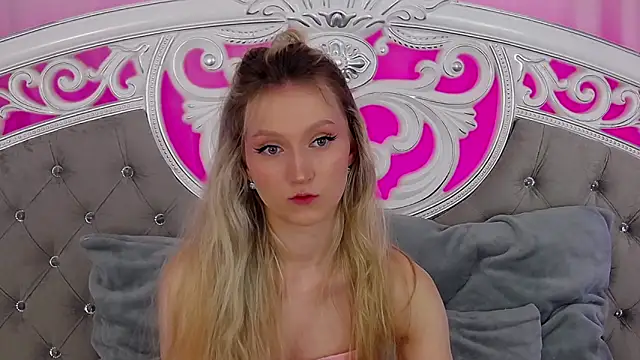 MiaNixan online show from 11/30/25, 05:22