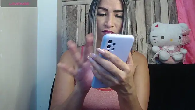 Snapshot of rosa_pretty chatting on 10/18/25, 08:59 rosa pretty online show from 10/18/25, 08:59