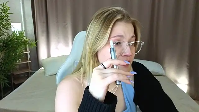 Colleen Blake online show from 04/18/26, 07:07