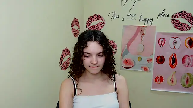 Snapshot of _SusieSu_ chatting on 02/11/25, 04:24 SusieSu online show from 02/11/25, 04:24