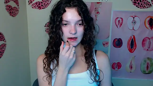 Snapshot of _SusieSu_ chatting on 10/18/25, 06:37 SusieSu online show from 10/18/25, 06:37