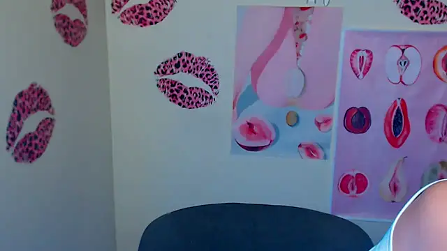 Snapshot of _SusieSu_ chatting on 10/23/25, 06:34 SusieSu online show from 10/23/25, 06:34