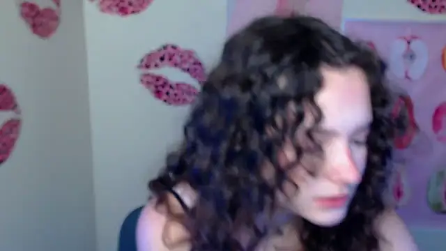 Snapshot of _SusieSu_ chatting on 12/20/25, 07:43 SusieSu online show from 12/20/25, 07:43