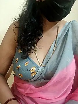 Snapshot of akshara_22 chatting on 11/17/25, 04:24 akshara 22 online show from 11/17/25, 04:24