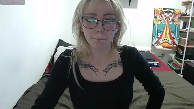 Snapshot of Cloe_five chatting on 04/29/26, 08:48 Cloe five online show from 04/29/26, 08:48