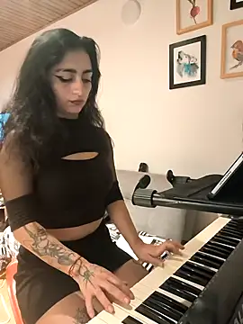 Lila Desiree online show from 11/17/25, 11:21