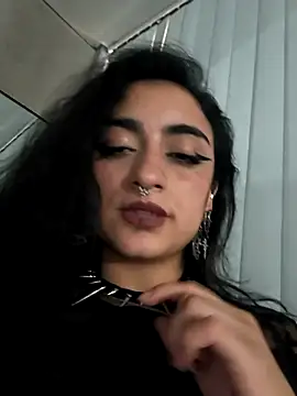 Lila Desiree online show from 12/15/25, 05:28