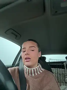 Snapshot of maisiesmithx chatting on 12/27/24, 04:10 maisiesmithx online show from 12/27/24, 04:10