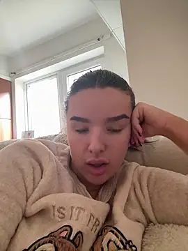 Snapshot of maisiesmithx chatting on 01/06/25, 01:52 maisiesmithx online show from 01/06/25, 01:52