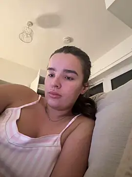 Snapshot of maisiesmithx chatting on 01/07/25, 06:14 maisiesmithx online show from 01/07/25, 06:14