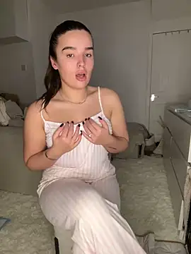 Snapshot of maisiesmithx chatting on 01/07/25, 09:14 maisiesmithx online show from 01/07/25, 09:14