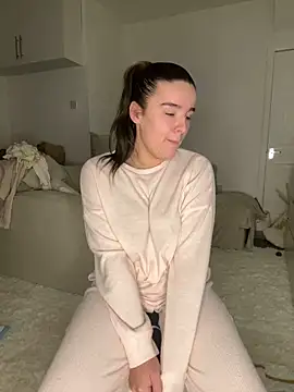 Snapshot of maisiesmithx chatting on 01/08/25, 08:50 maisiesmithx online show from 01/08/25, 08:50