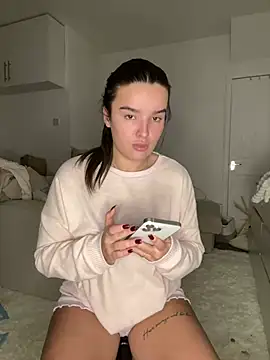 Snapshot of maisiesmithx chatting on 01/09/25, 08:22 maisiesmithx online show from 01/09/25, 08:22