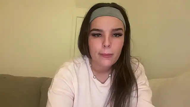 Snapshot of maisiesmithx chatting on 01/26/25, 10:35 maisiesmithx online show from 01/26/25, 10:35