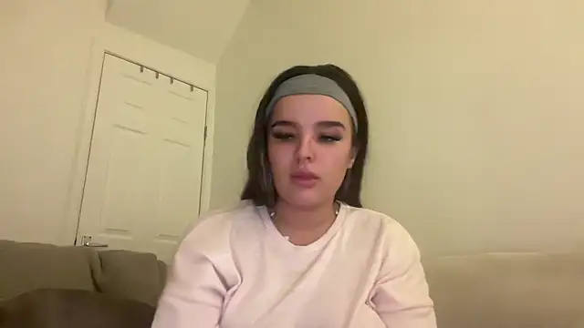 Snapshot of maisiesmithx chatting on 01/27/25, 01:37 maisiesmithx online show from 01/27/25, 01:37