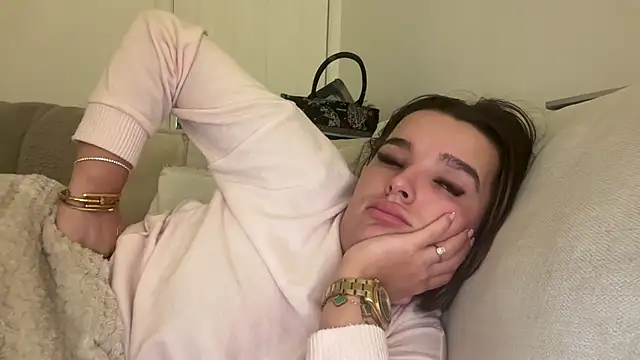 Snapshot of maisiesmithx chatting on 01/27/25, 07:45 maisiesmithx online show from 01/27/25, 07:45