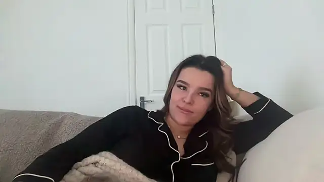 Snapshot of maisiesmithx chatting on 02/02/25, 04:00 maisiesmithx online show from 02/02/25, 04:00