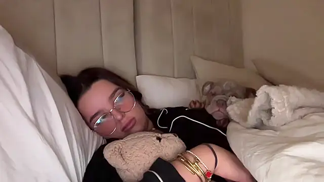 Snapshot of maisiesmithx chatting on 02/03/25, 01:19 maisiesmithx online show from 02/03/25, 01:19