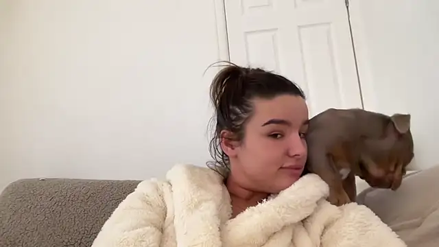 Snapshot of maisiesmithx chatting on 02/04/25, 12:22 maisiesmithx online show from 02/04/25, 12:22